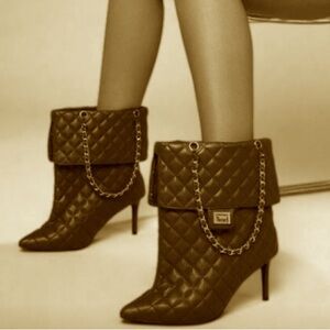 Elegant Quilted Chain Heeled Boots